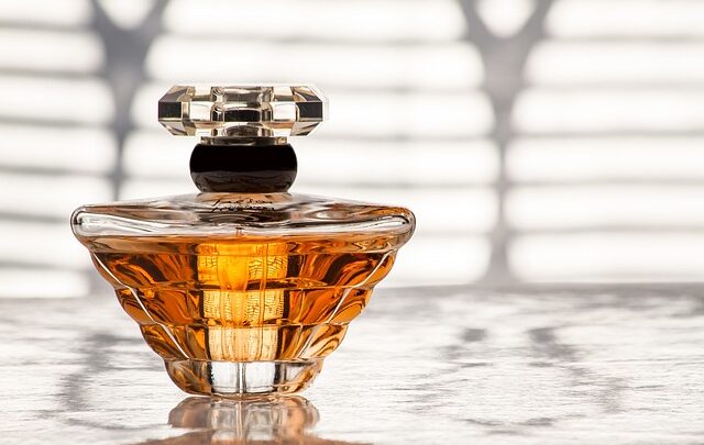 Zamienniki perfum luksusowych: Jak znaleźć perfekcyjny zamiennik?